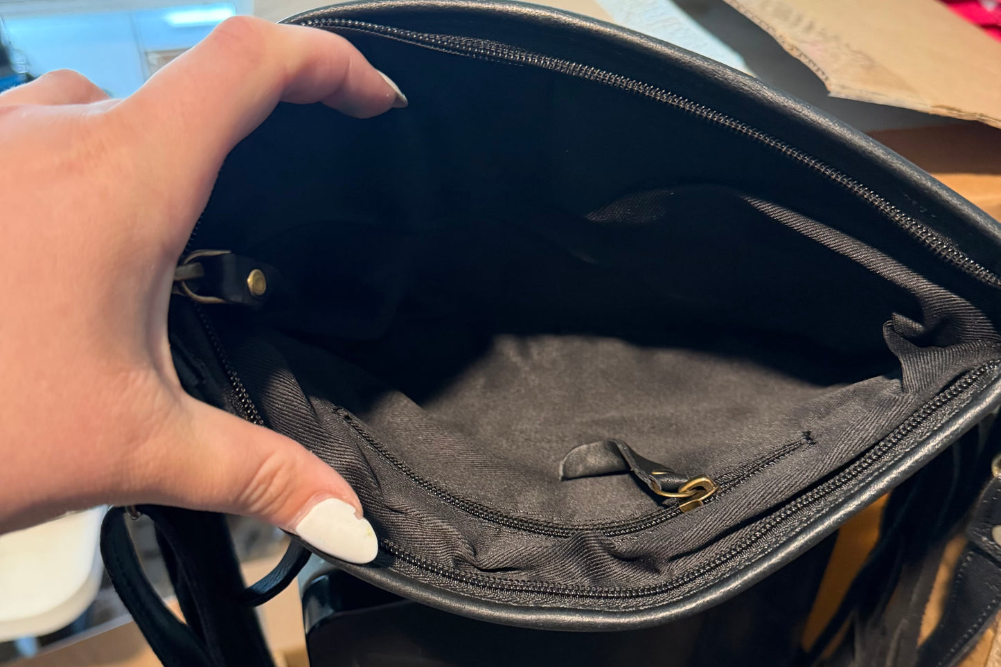 Crossbody hide / leather